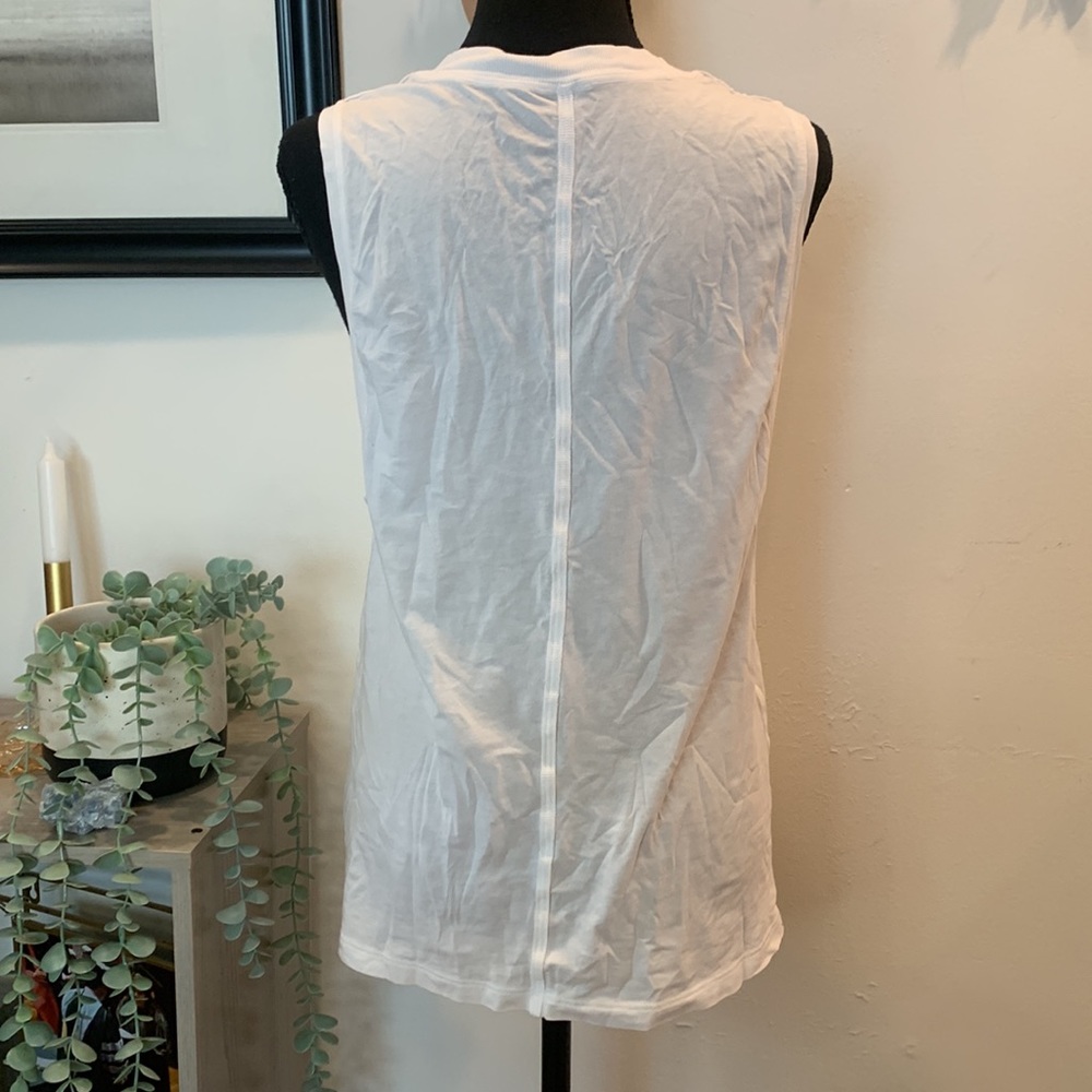 Lululemon sleeveless white tee - Picture 7 of 9